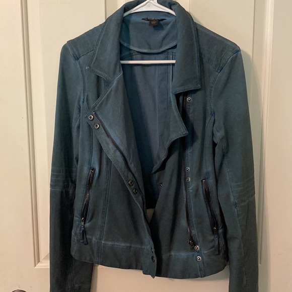 Stylish Women’s Jacket - Picture 2 of 3